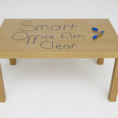 Smart-samoljepljiva-folija-bijela-ploča-transparentna-na-stolu